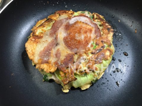 豚肉に焼き色が付くまで焼く